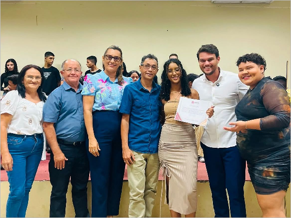 GOVERNO MUNICIPAL REALIZA A CERIMÔNIA DE CERTIFICAÇÃO DOS CURSOS DE LINGUAGEM MUSICAL E INGLÊS SEM FRONTEIRAS